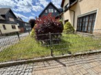 Garten - Wohnen mit Blick ins Grüne – Kleines, bezugsfreies EFH mit pflegeleichtem Garten in Judenbach!